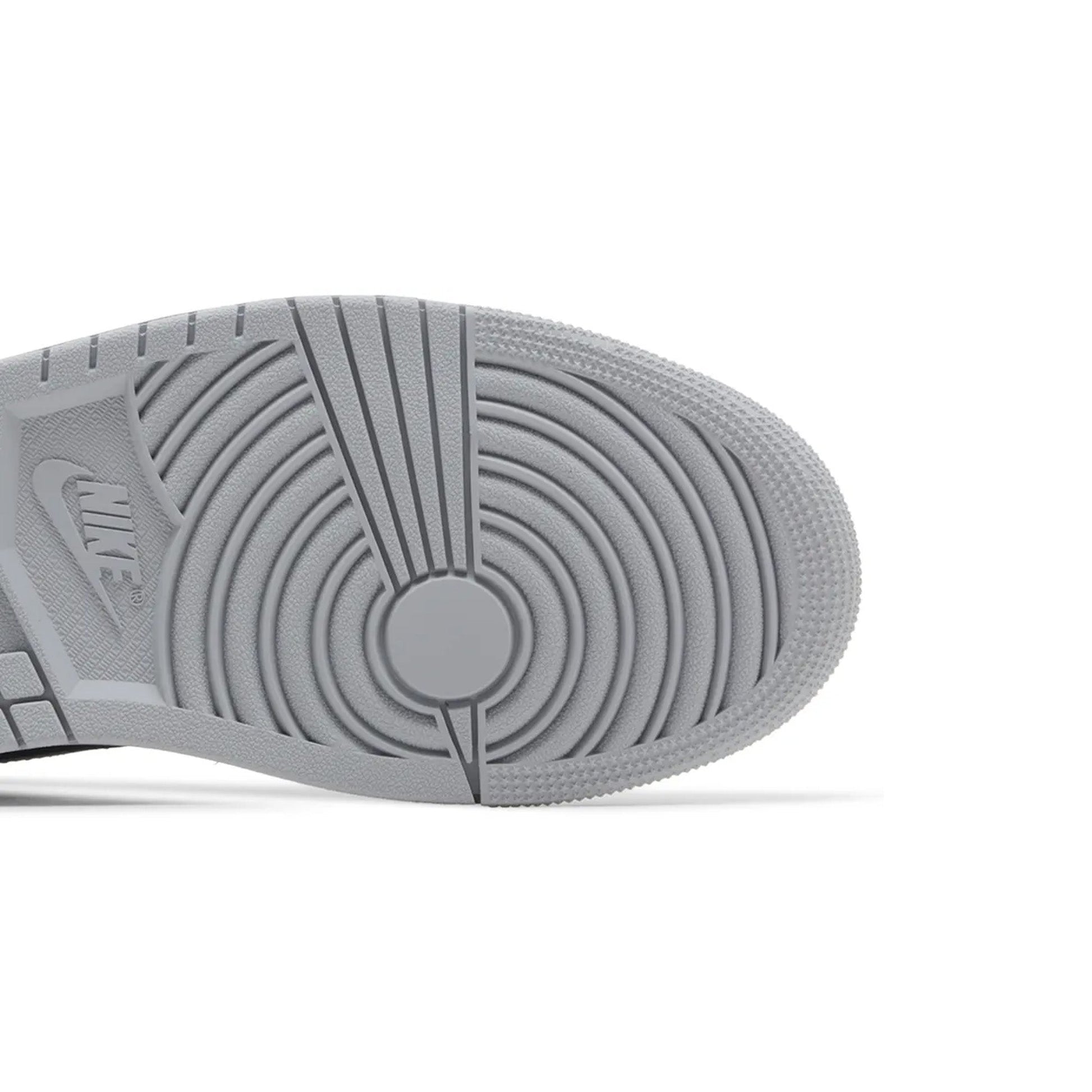 Air Jordan 1 Mid 'Wolf Grey Midnight Navy' (2024)