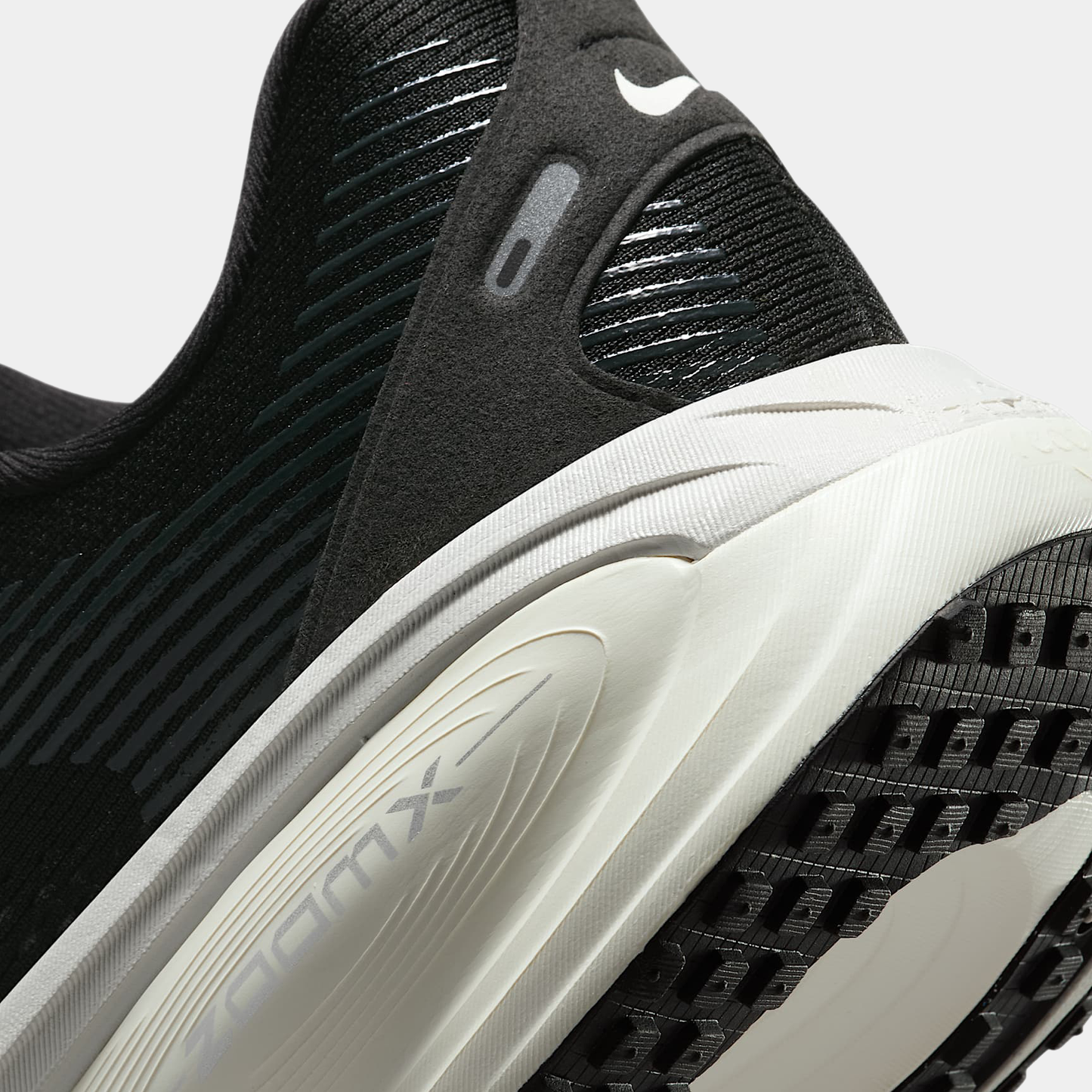 Air Zoom Vomero 18 Sneakers - Premium Brand Shoes for Men and Women