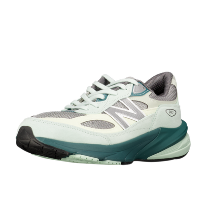 Made in USA 990v6 'Clay Ash'